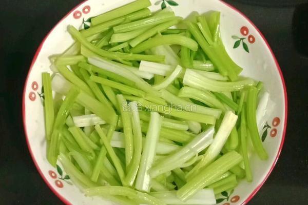 芹菜胡萝卜炒牛肉的做法图解6