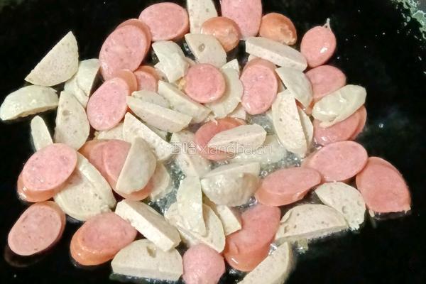 肉丸香肠炒泡面的做法图解11