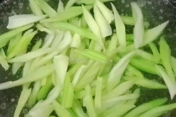 西芹炒肉丝的做法图解9