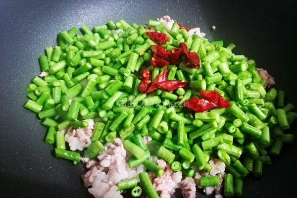 肉末豆角的做法图解4