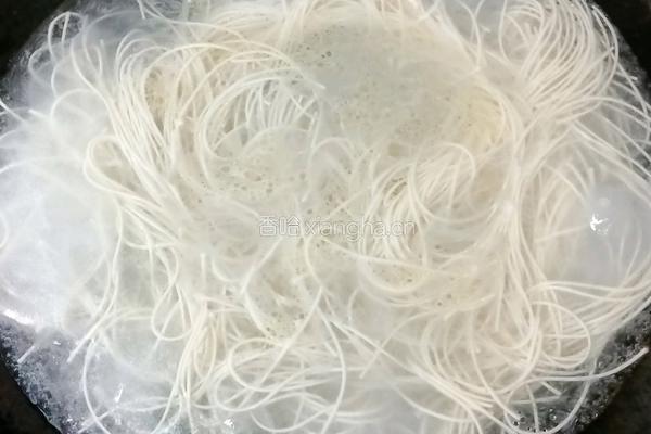 胡萝卜肉丝拌面的做法图解6