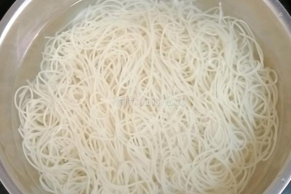 胡萝卜肉丝拌面的做法图解7