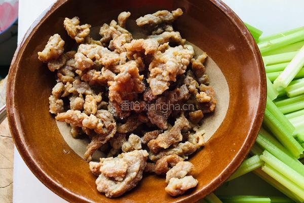 香芹炒牛肉的做法图解1