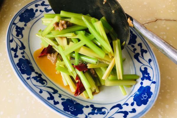 香芹炒牛肉的做法图解9
