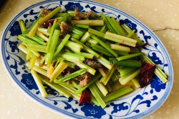 香芹炒牛肉的做法图解10
