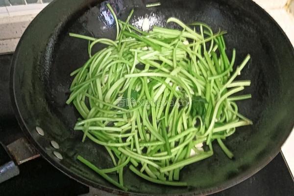 清炒红薯杆的做法图解3