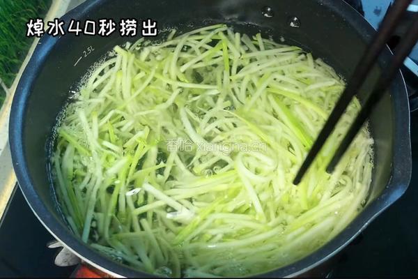 捞汁西葫芦的做法图解2