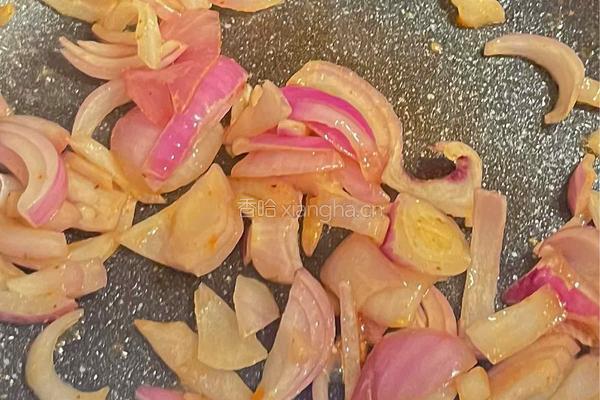 花费10元的上班美味便当丨西红柿炒蛋白灼娃娃菜照烧洋葱炒牛肉的做法图解6