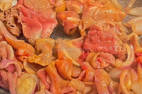 花费10元的上班美味便当丨西红柿炒蛋白灼娃娃菜照烧洋葱炒牛肉的做法图解7