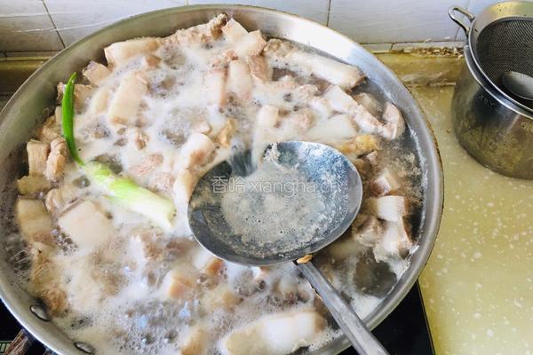 红烧肉炖豆腐的做法图解3