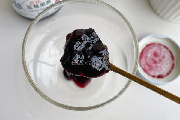 蓝莓酱杨桃饮的做法图解3