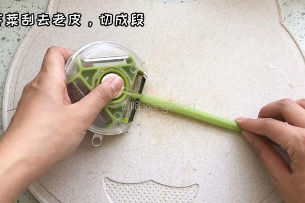 芹菜炒豆干的做法图解1