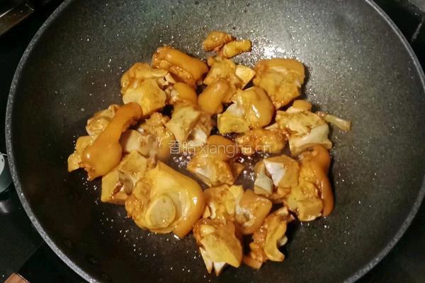 花生焖猪脚的做法图解8