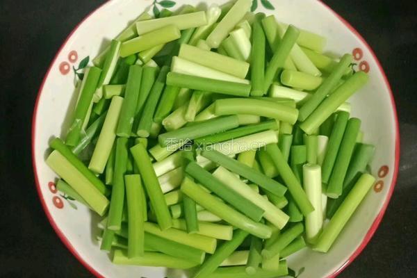 蒜苔炒牛肉的做法图解5