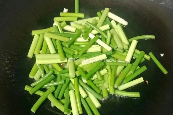 蒜苔炒牛肉的做法图解10