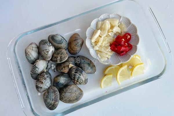 酸辣凉拌蛤蜊的做法图解1