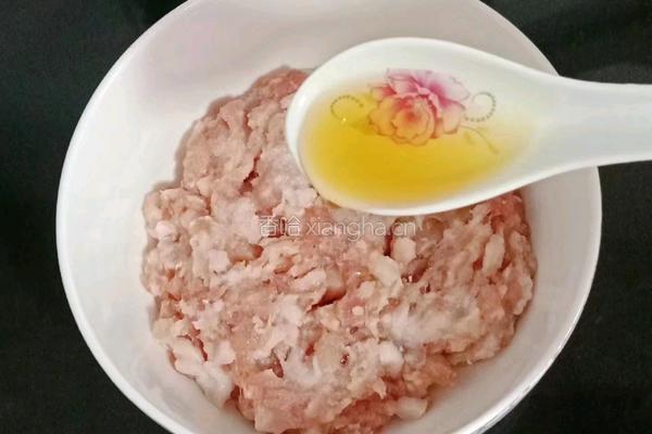 香菇胡萝卜蒸肉饼的做法图解3