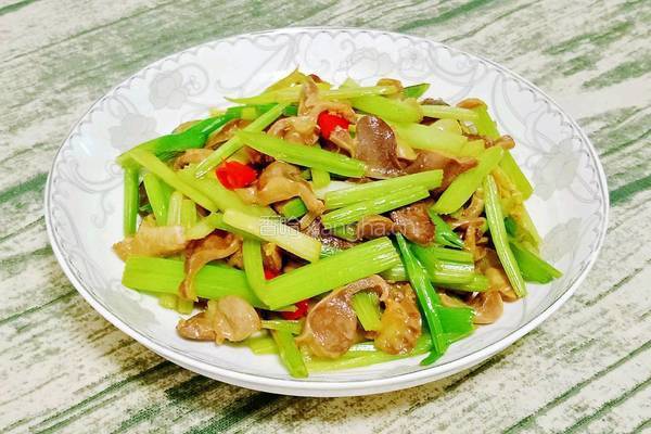 芹菜炒鸡胗的做法图解12