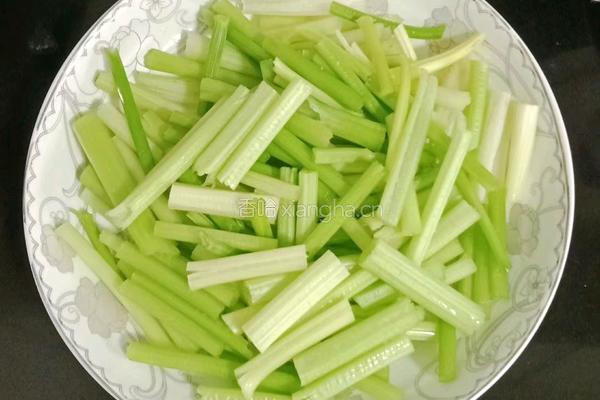 芹菜炒鸡胗的做法图解6