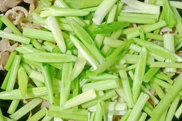 芹菜炒鸡胗的做法图解10