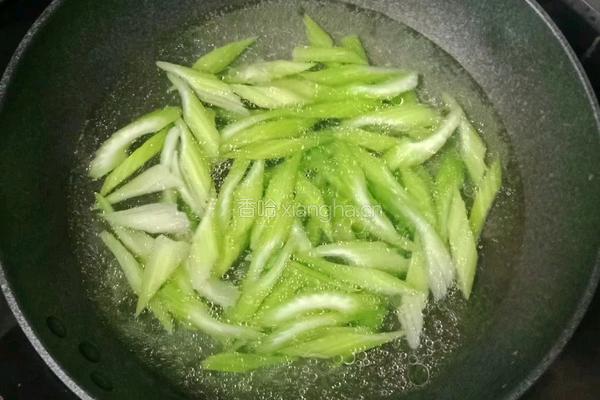 西芹炒牛肉的做法图解5