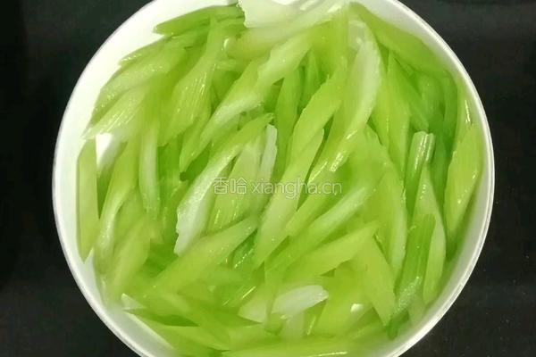 西芹炒牛肉的做法图解7