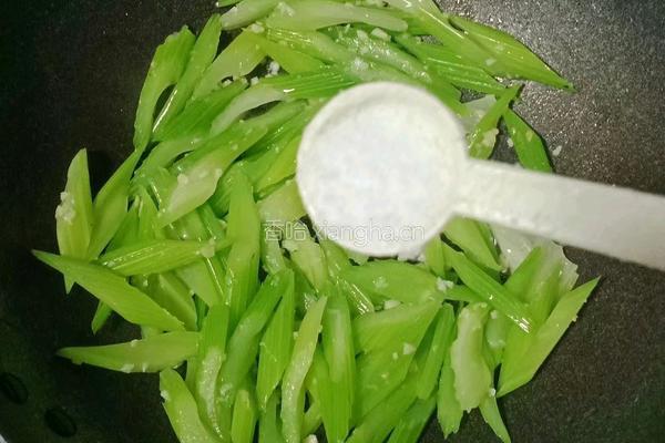 西芹炒牛肉的做法图解12