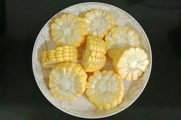 虫草花玉米筒骨汤的做法图解3