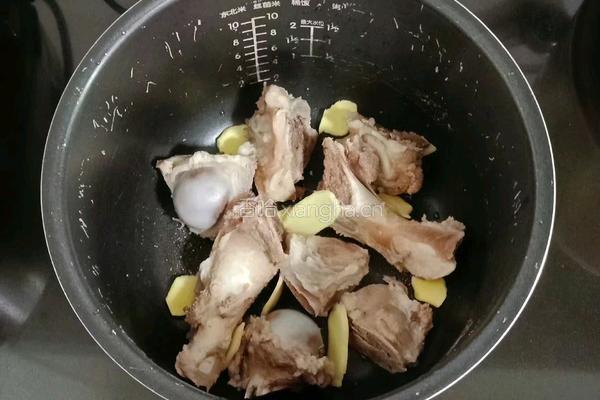 虫草花玉米筒骨汤的做法图解7