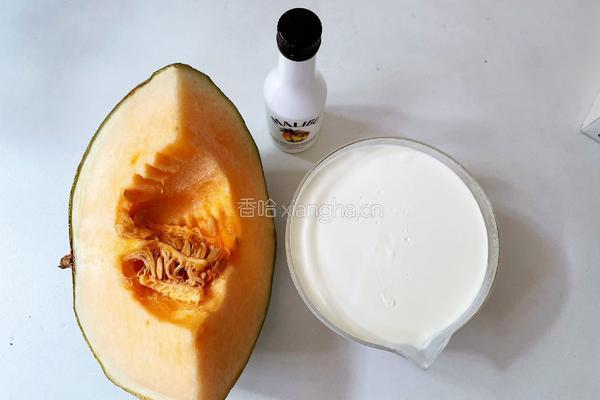 蜜瓜椰椰咖啡甜酒的做法图解1