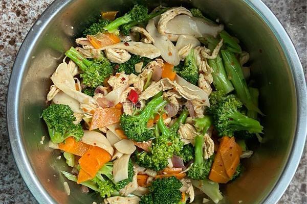 凉拌西兰花鸡胸肉的做法图解10