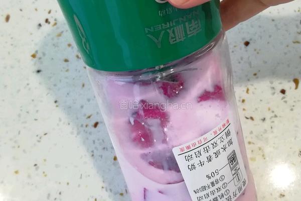 火龙果蜂蜜奶昔的做法图解5