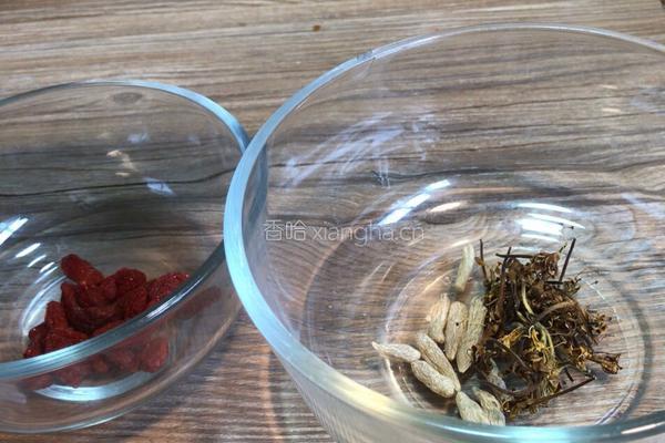 麦冬金银花枸杞茶的做法图解1