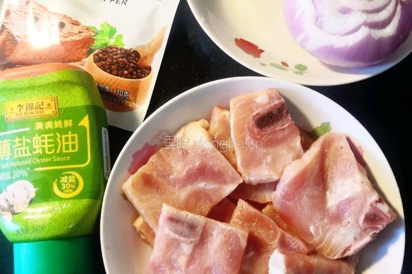 黑椒牛仔骨的做法图解1