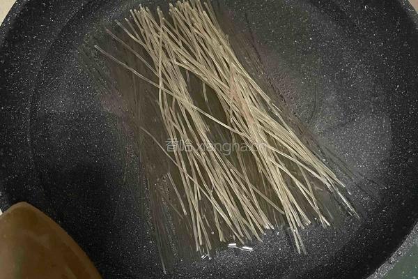 鸡蛋炒粉丝的做法图解4