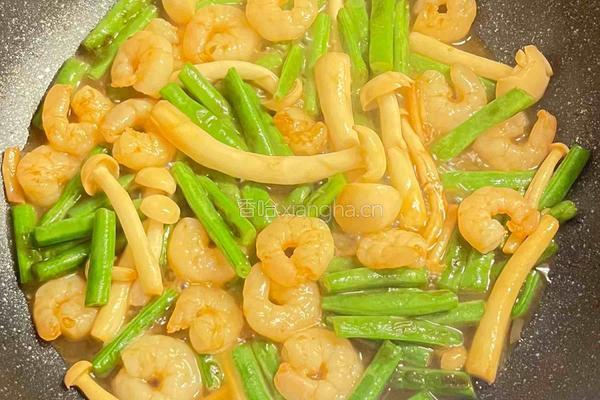 开始尝试地中海饮食的第2天丨虾仁海鲜菇四季豆一锅炒的做法图解6