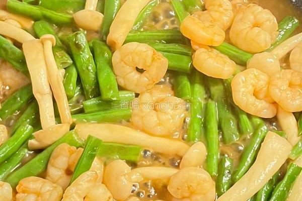 开始尝试地中海饮食的第2天丨虾仁海鲜菇四季豆一锅炒的做法图解7