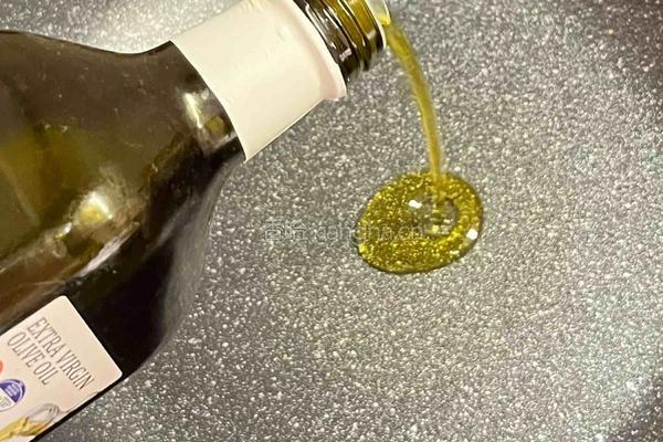 尝试地中海饮食的第3天丨蒜香洋葱炒虾的做法图解3