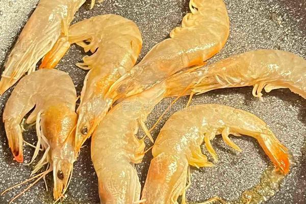 尝试地中海饮食的第3天丨蒜香洋葱炒虾的做法图解4