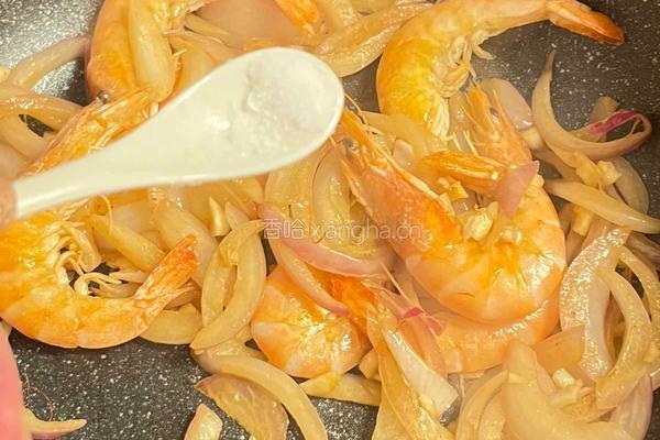 尝试地中海饮食的第3天丨蒜香洋葱炒虾的做法图解8