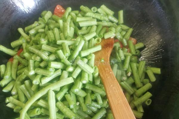 腊肠炒豆角的做法图解3