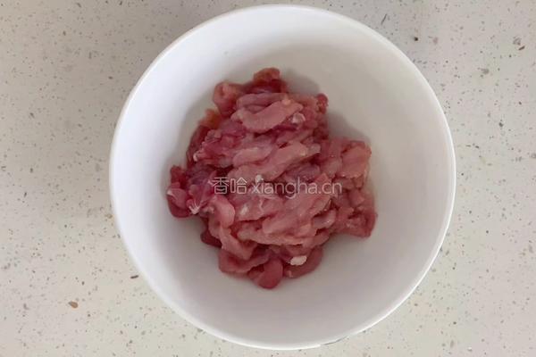 快乐做饭！鱼香肉丝！的做法图解1