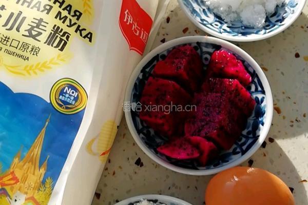 火龙果鸡蛋饼的做法图解1