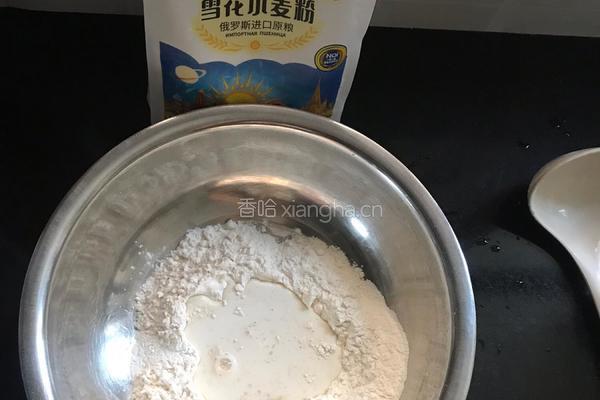 8寸蔬菜培根披萨1个的做法图解1