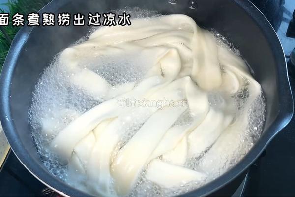 大盘鸡拌面的做法图解9