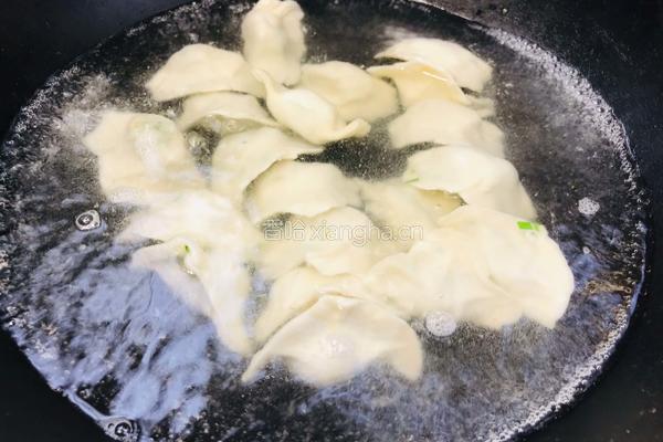 韭菜馅饺子-神器的面粉的做法图解9