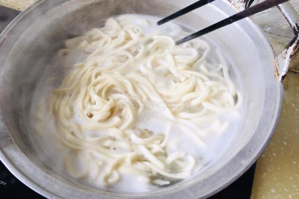 青椒鸡蛋西红柿拌面的做法图解13