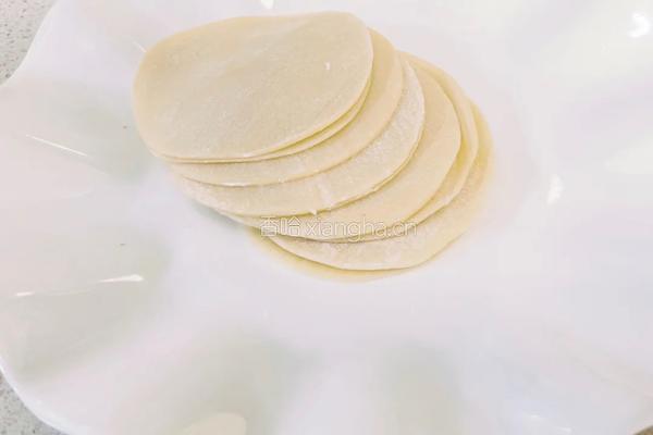 饺子皮锅巴的做法图解1