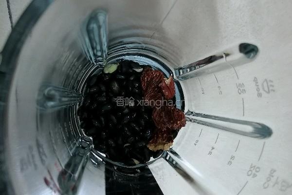 黑豆红枣豆浆的做法图解2