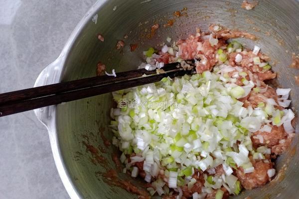 芹菜鲜肉生煎包的做法图解5
